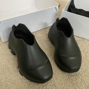 Givenchy Monumental mallow clogs